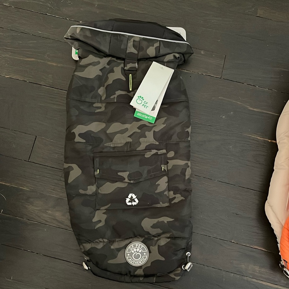 NWT GF Pet Coat size: Large